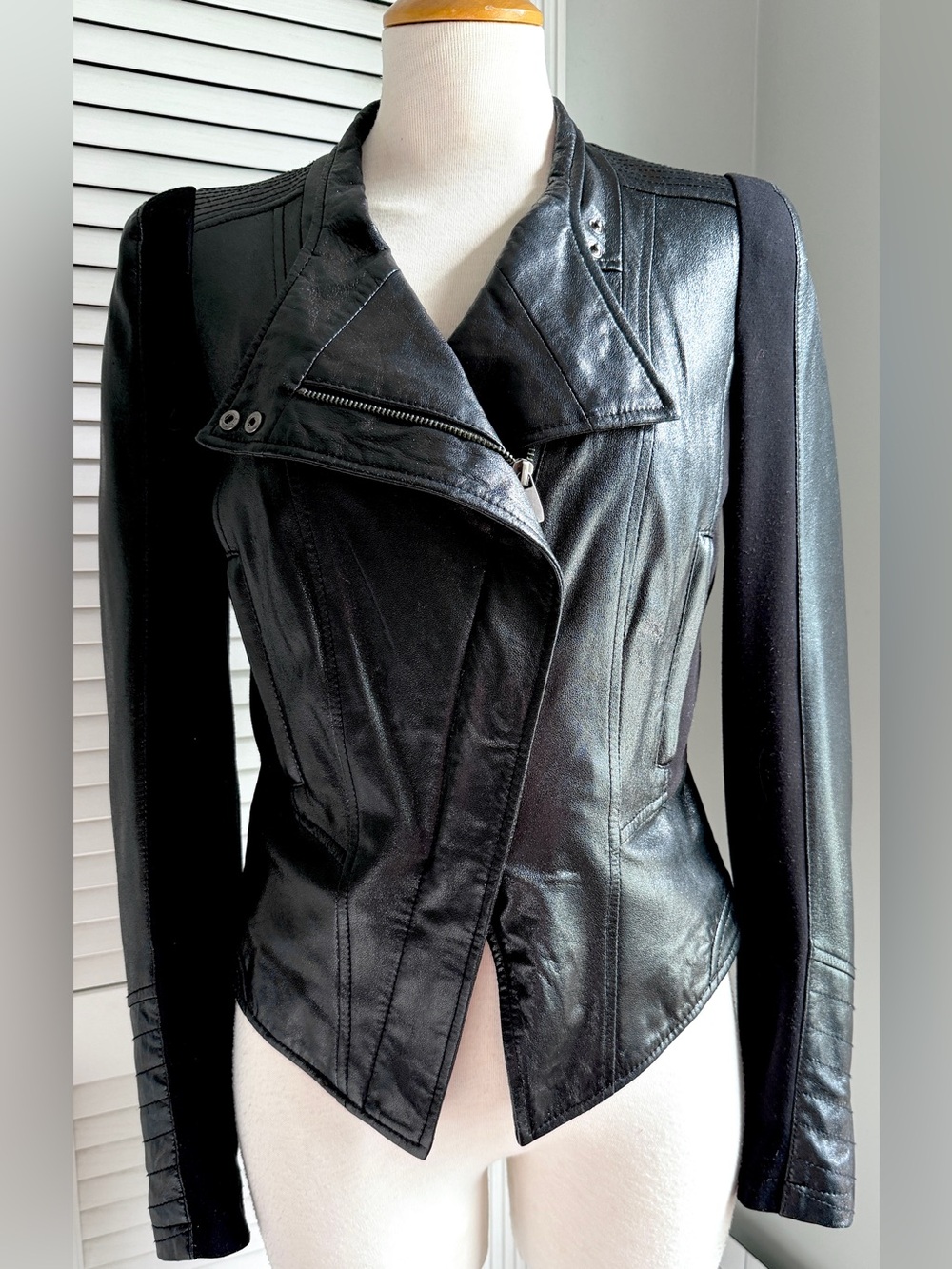 XS🖤 RED Saks Fifth Avenue Genuine Leather Shimmering Black Moto Jacket - Picture 2 of 13